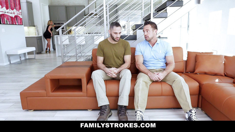Family Strokes: 陆军男孩在感恩节分享他的继母阴户
