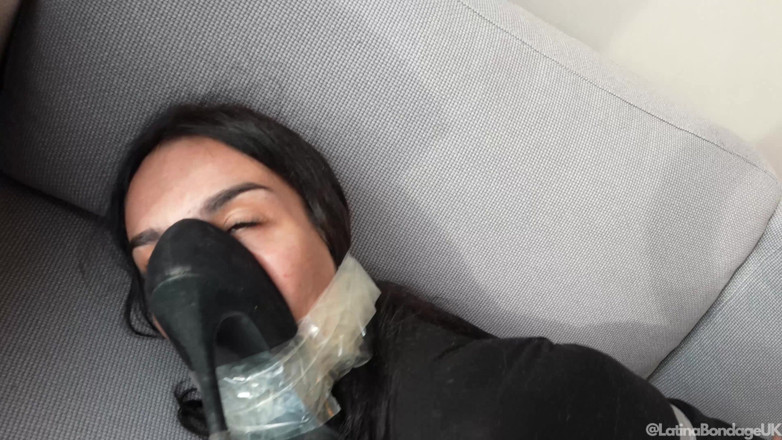 Latina Fetish: La punizione di latina viene ripresa forte, imbavagliata con i...