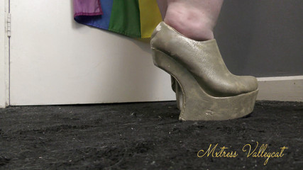 Mxtress Valleycat: Eski moda çizmelerime tap