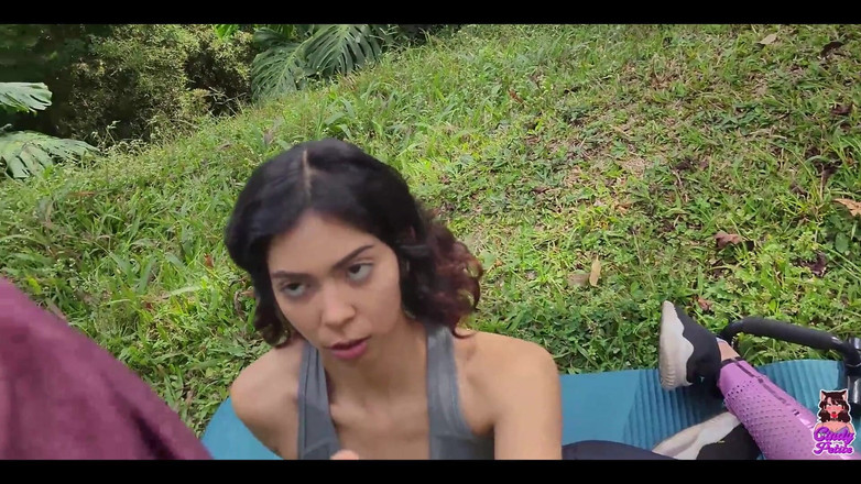 Cindy Luna Petite: Chlap, který šel farmou, mě vidí při józe a nakonec mě...