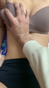 Ragazza bollente desi viene scopata duramente da un amico mentre sola a casa - sesso hardcore completo senza censure con gemiti e sborrata
