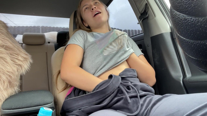 Stacy_via: Real Orgasm. Masturbation in Car!