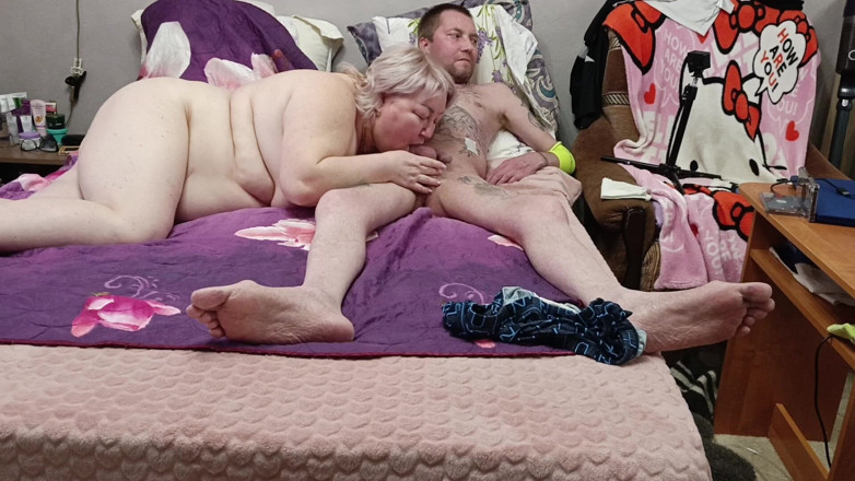 Zona901: Styvmor suger ut varje droppe spermier ur sin penis och...