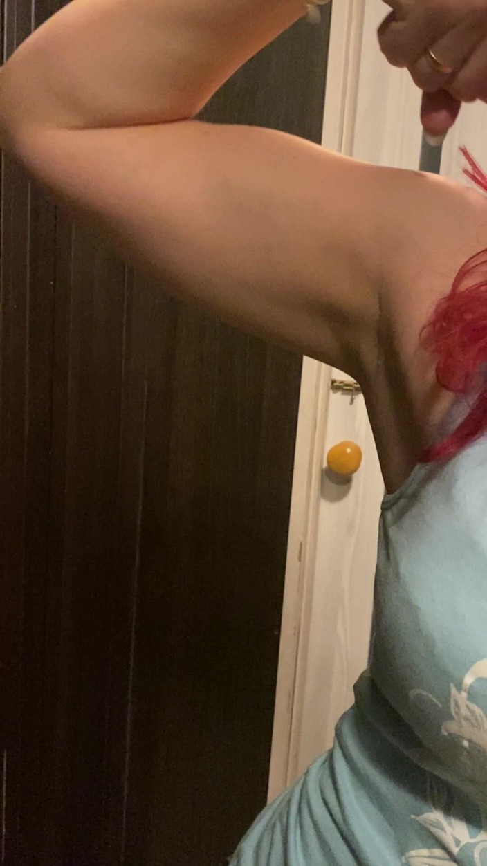 Hairy couple: Redhead MILF Showed Her Big Muscles in Front of Mirror