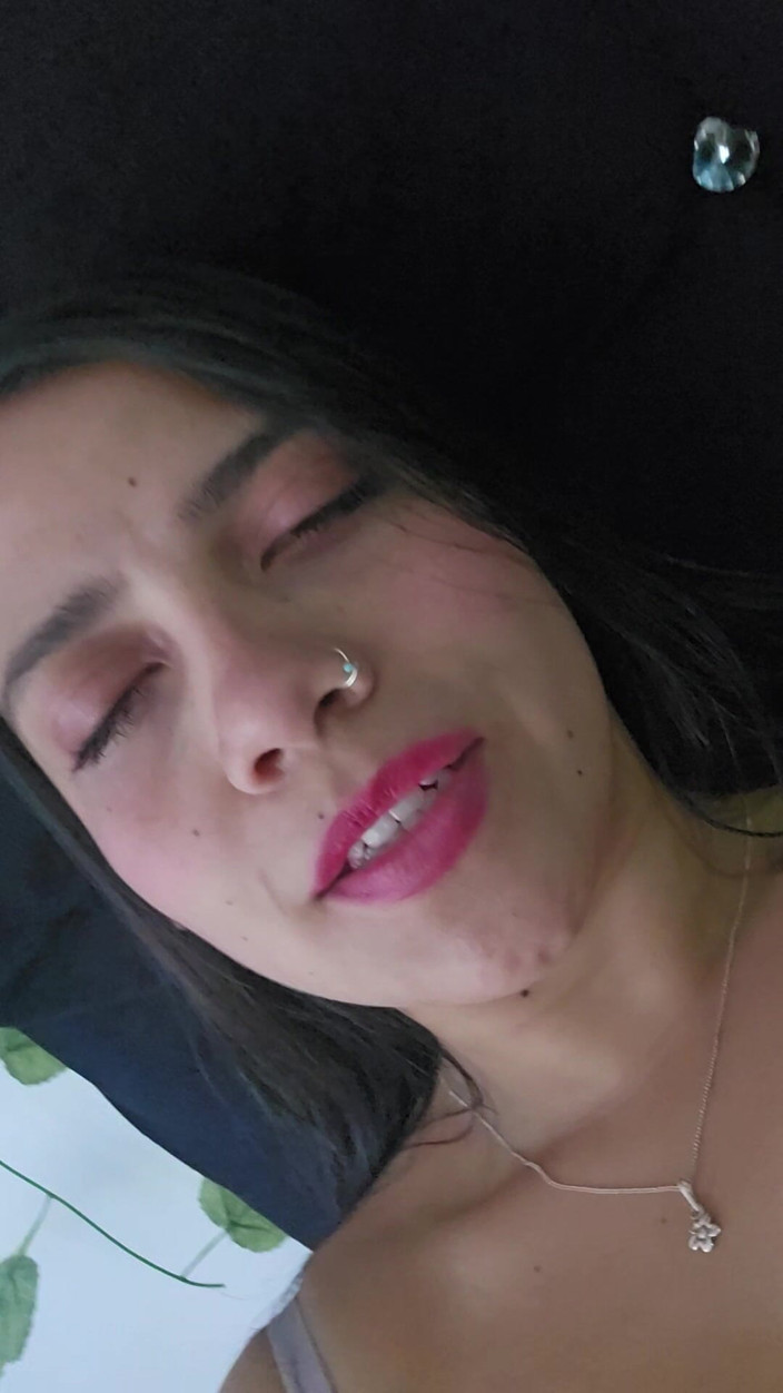 Sweetscarlett: skarlet uski gili choot ko chhooti hai