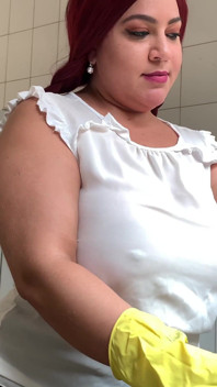 Velká kráska Liana Princess Obrovské areoly v gumových rukavicích