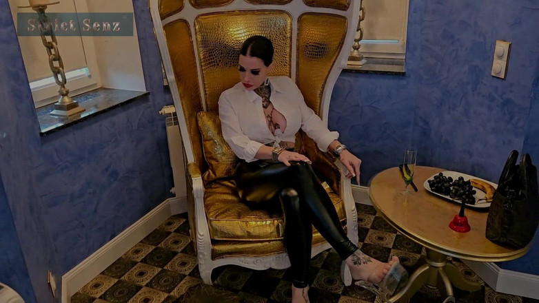 Strict Senz: Miss Alessa Milano palenie wypluwanie popielniczki upokorzenia fanclub
