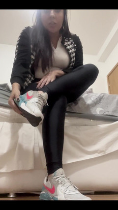 KiffaFeet: Ta bort mina svettiga och super stinkande sneakers jag hade...