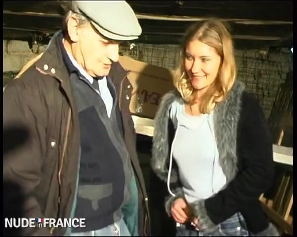 La France a Poil: 의붓아빠와 쓰리웨이에서 분석하는 십대 금발