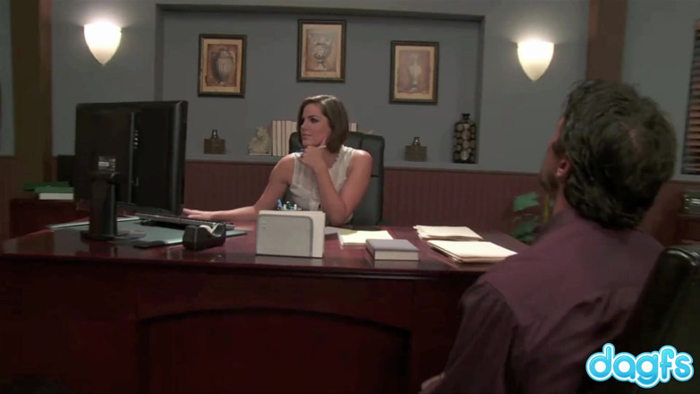 Dagfs: DAGFS - Kåta Bobbi Star knullas av sin chef och äter hans...