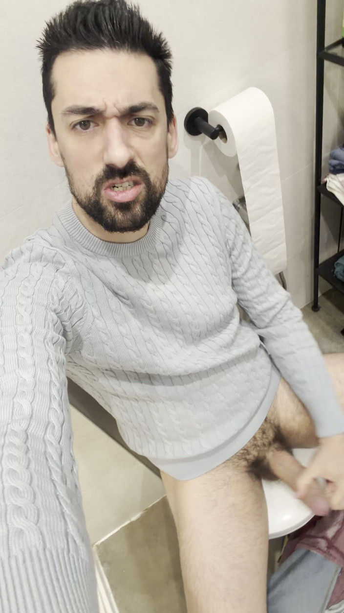 Liam Harding: Hot Mature Stepdaddy Jerking off and Showing Ass