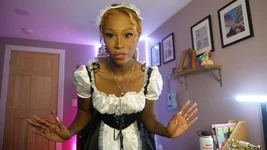 Pembantu nakal ngajarin kamu nyepong kontolnya