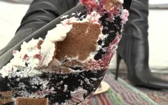 Rokende meesteres en heerlijk dessert van zolen, pov-clip, lady Victoria Valente