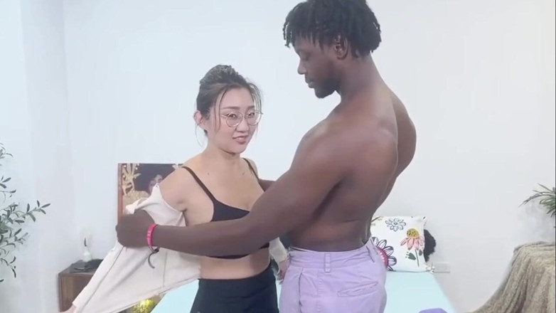 Petite creampie Asian Cumdump sluts: 귀여운 일본 19세 청년, 큰 흑인 음경에게 맹렬히 당하다 - 거친 인종 간 성관계
