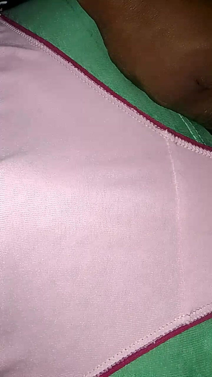 Jaanu294: Băiatul negru srilankan roz roz