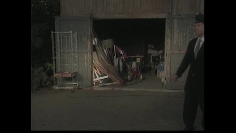 Little World: Blonďatá MILFka s obrovskými prsy má vášnivý sex ve stáji