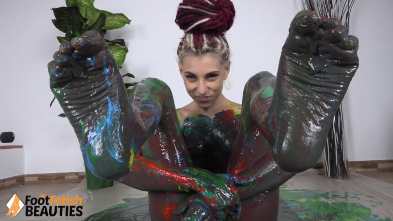 Foot Fetish HD: Buntes yoga eines tätowierten zierlichen schatzes zu hause