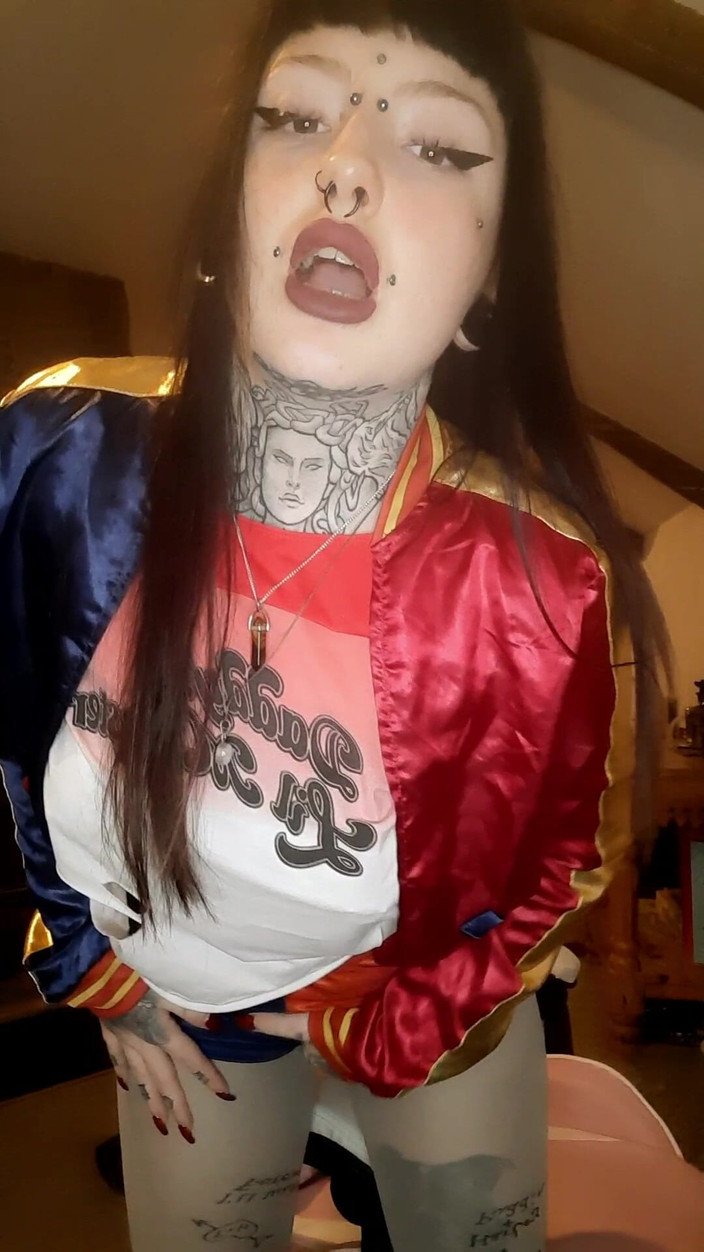 Yourfavecumslut: Harley Quinn suge pula și se fute