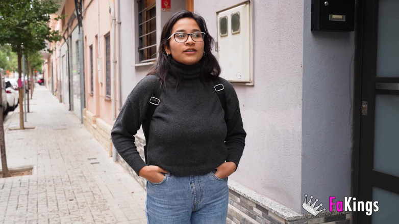 FAKings: Lana Villafuerte, latina à forte poitrine, est trop sexy ! Douche, masturbation...