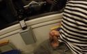 Funny boy Ger: Branlette et éjaculation crémeuse dans un driving-train