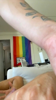 Gay garganta profunda com gozada