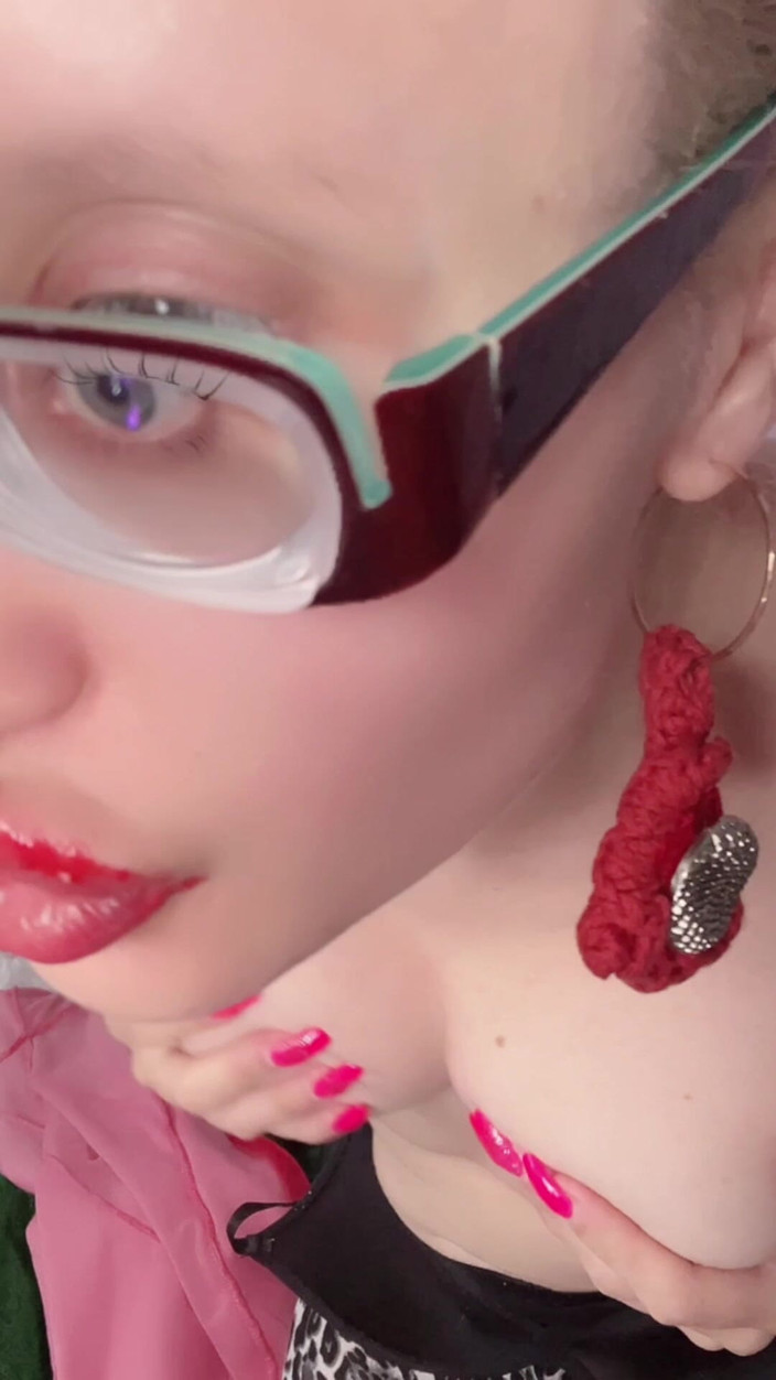 FinDom Goaldigger: Thick Eyeglasses Talk Blowjob and Nude Dance
