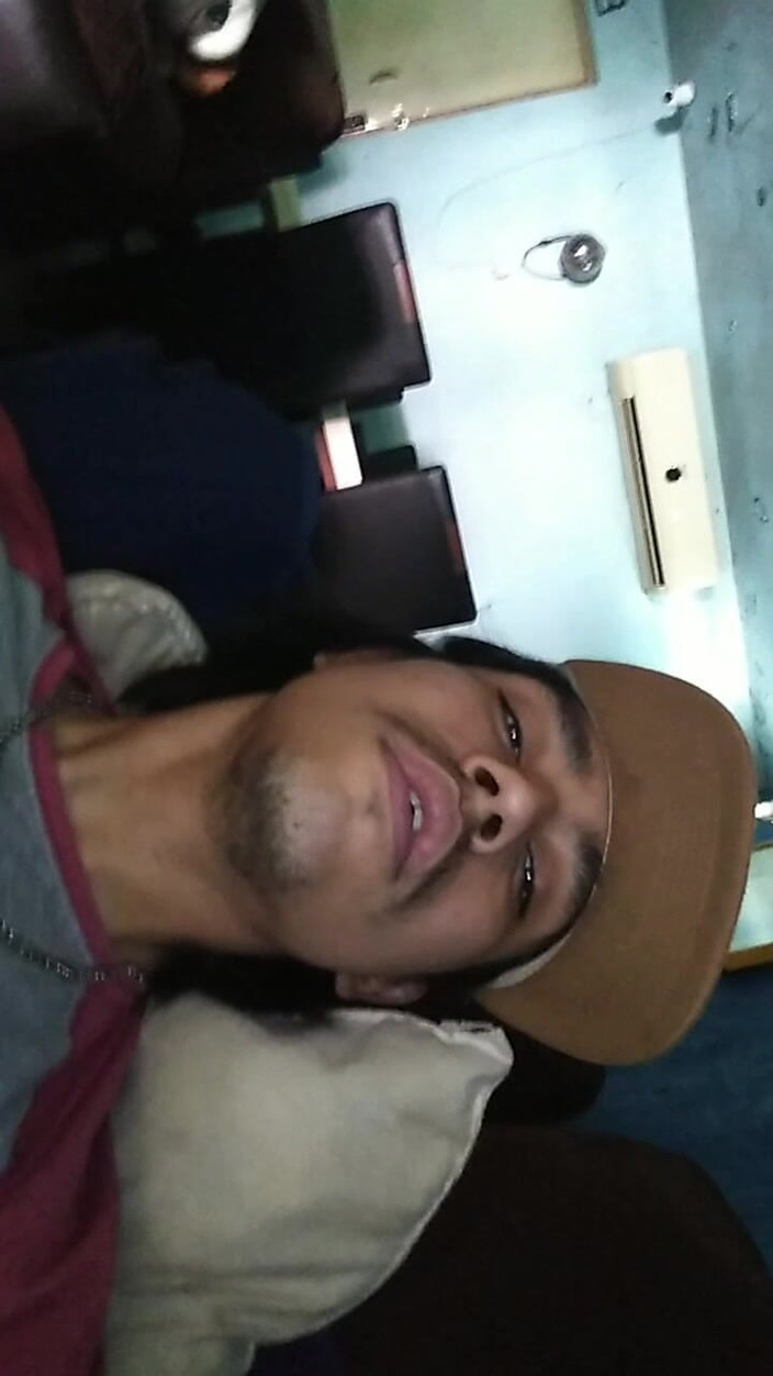 AlexAlejandro13: 嗯，我是如何在沙发上热身的