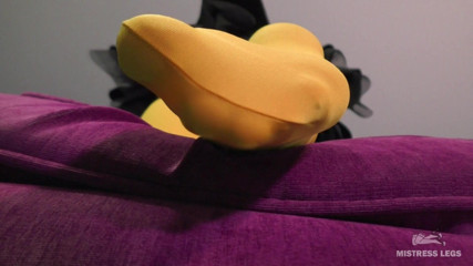 Mistress Legs: Herrin beine in sexy gefärbten strumpfhosen