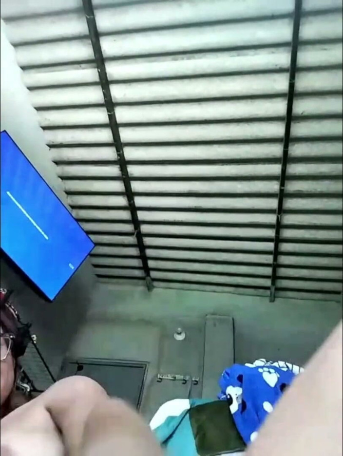 Latin webcam: Latynoska z dużymi piersiami chce być zerżnięta w swoim pokoju