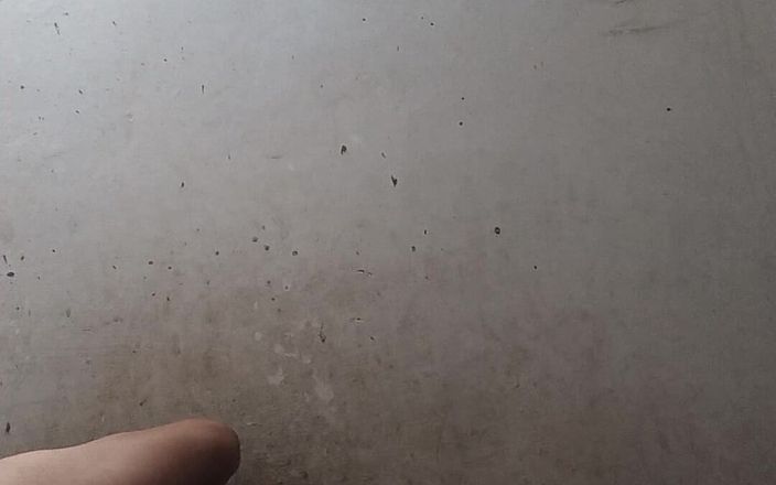 White ass: 我在脱衣舞前抽烟