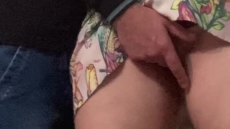 Niki studio: 낯선 Challange - 지하철에서 내 보지를 손가락으로 핑거링해 달라고 부탁해