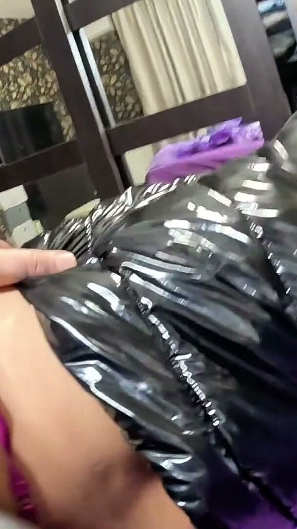 MilfyCalla: Błyszczące Downjacket MILF Prywatne przesłuchanie. Głębokie gardło, piesek i spust...