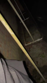 Můj nevlastní bratroch mi to tajně dává. Lahodně se milujeme, aniž by o tom někdo věděl