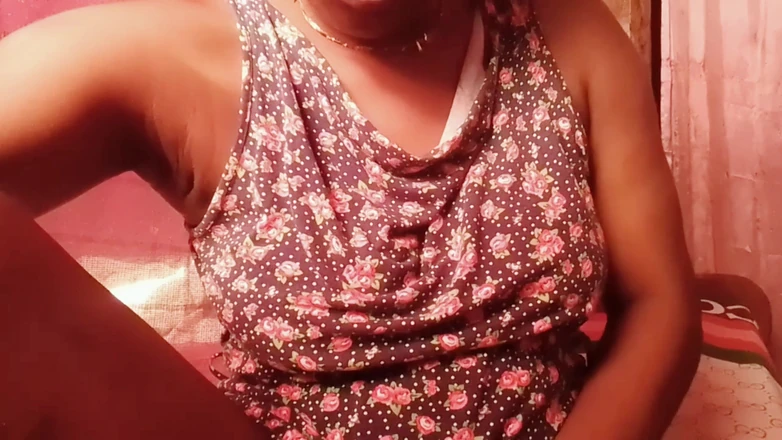 Super sexy ebony cuties: Transando com meu travesseiro esfregando minha buceta peluda
