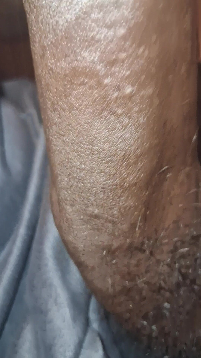 Chocolate Meat Stick: 隔着内衣抚摸未割包皮的大黑屌