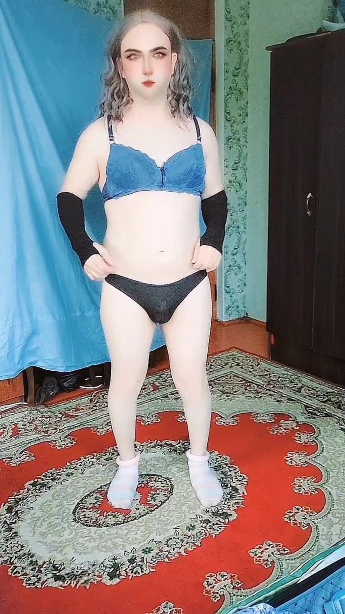 Kitty_Cross: Wyraź siebie: Hipmeryzujący taniec Crossdresser Kitty porusza się