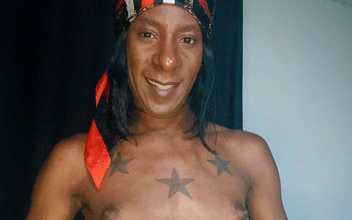 MerlinMystique: Merlin se masturba com novo brinquedo e boneca sexual de...