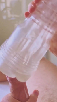 Dua kontol dicrot sama dua kontol sekali pakai mainan seks