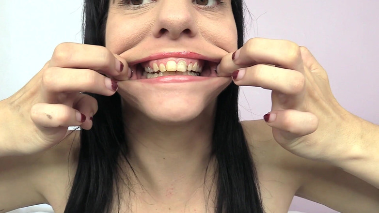 Quinn brooks: Bianca's Mouth Exploration - Mov