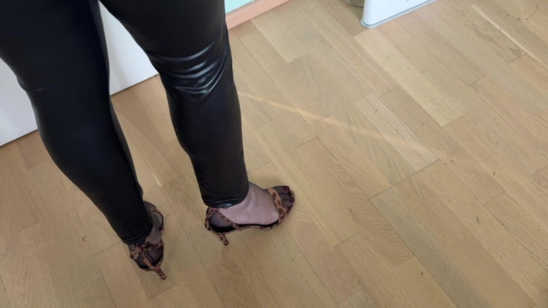 Aunty Sandra vintage girdle queen: Aunty Sandra All in black stripping för dig Vgq46