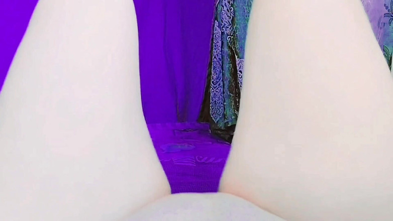 Kitty_Cross: मस्त महिला लड़के गन्दे बालों को ठीक करने के लिए हथियार उठा रही है