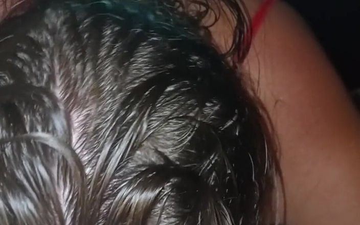 Nickyloves: 吮吸老公的鸡巴，从后面性交