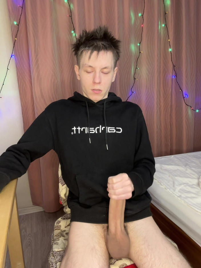 Morflot24: 격렬한 솔로 핸드 펌프 중 트윈크 전립선 따먹기