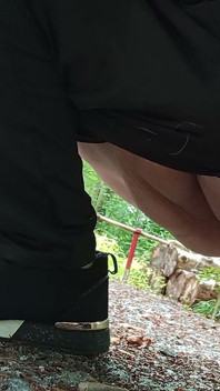 Flattulensen Pissing and Farting Outdoors