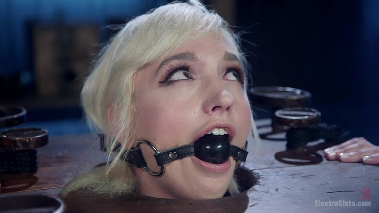 Electrosluts by Kink: Hot electro sex toy: troia lesbica legata, scioccata e scopata!