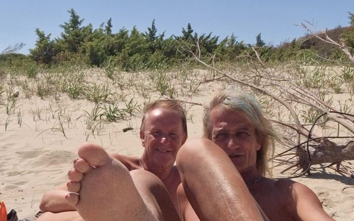 Gigi and David: Çıplaklar plajı stripchat seks gösterisi gigindave transeksüel kız arkadaş halka...