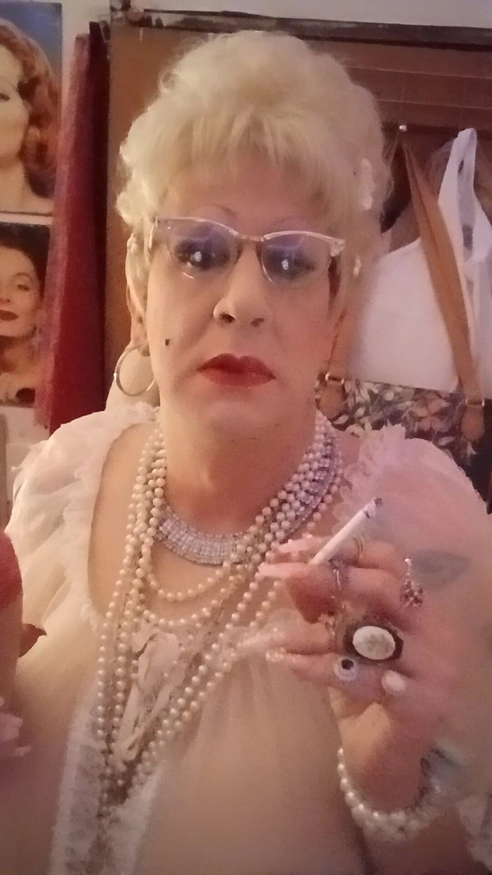 Mshollbrook: Warme Nächte in dessous