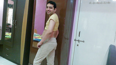 Cute & Nude Crossdresser: Crossdresser banci comel femboy Sweet Lollipop di atas dan seluar.