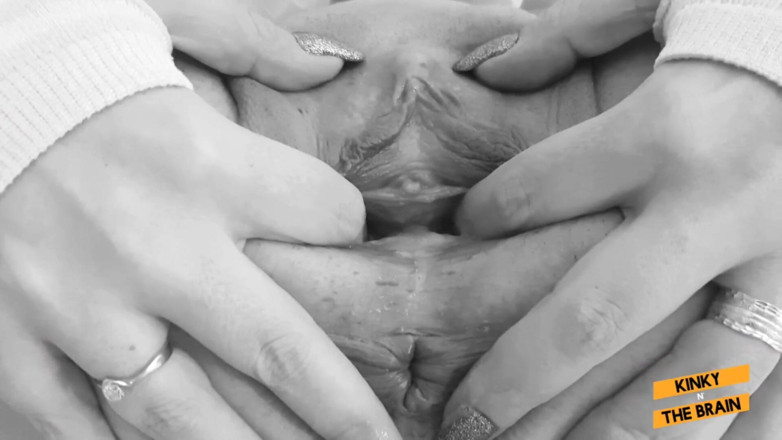 Kinky N the Brain: मेरे दोनों छेदों के साथ खेलना