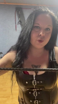 Herrin Clara und ihre Peitsche